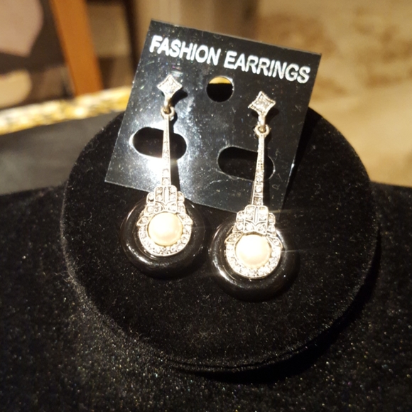 Vintage Guitar Inspired Earrings - Picture 1 of 6